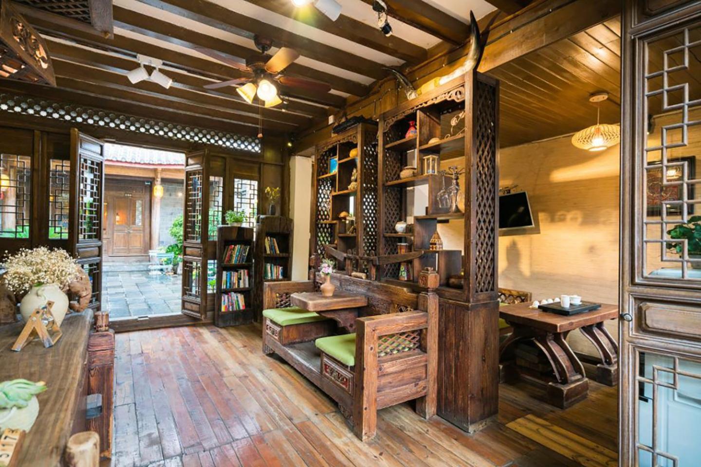 Big Tree Guesthouse - Naxi Old Style ลี่เจียง ภายนอก รูปภาพ
