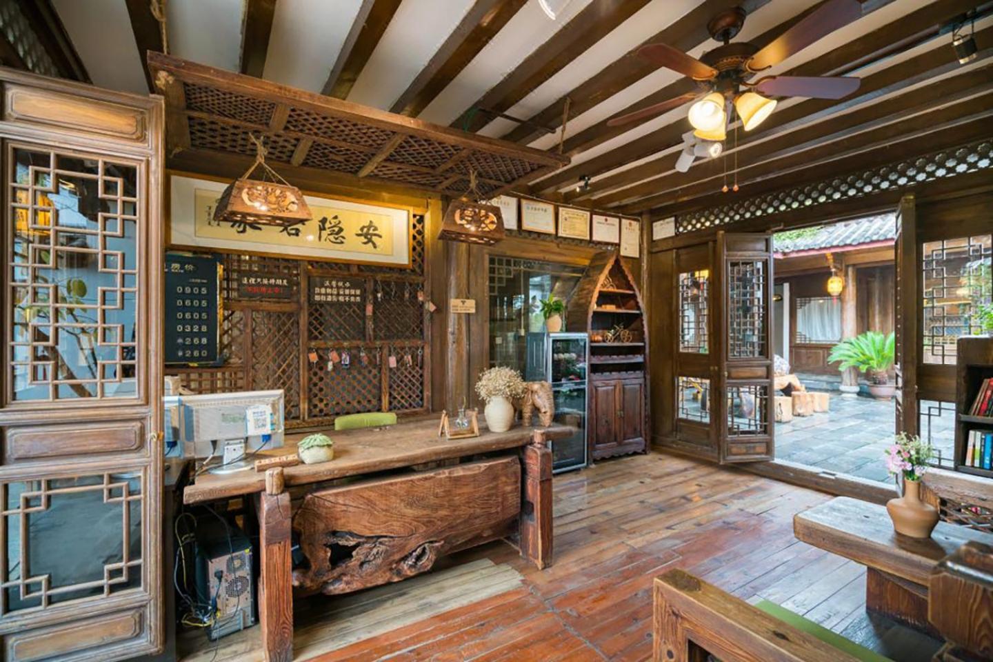 Big Tree Guesthouse - Naxi Old Style ลี่เจียง ภายนอก รูปภาพ